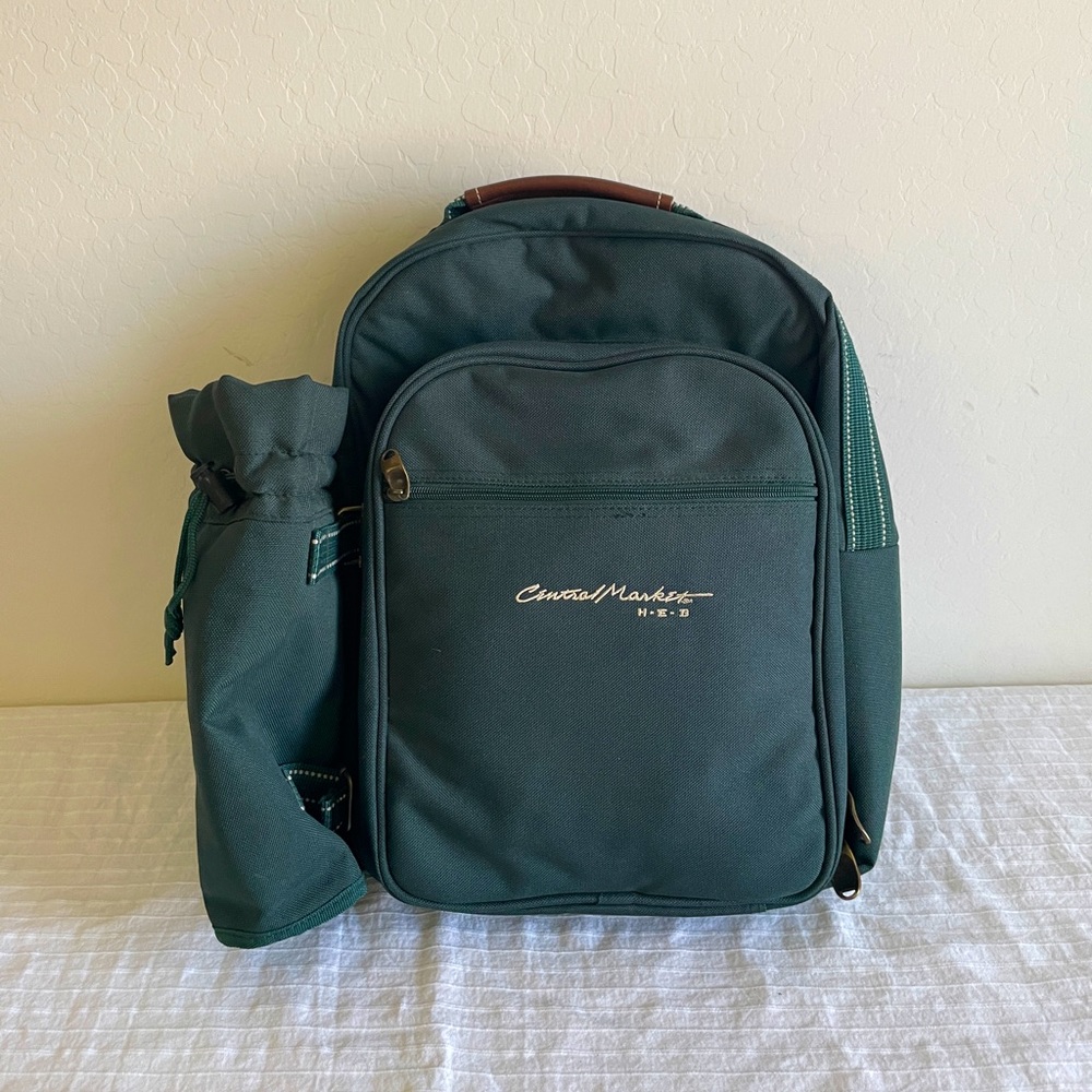 Central Market H.E.B | Travel Picnic Backpack with Utensil and Cup holder